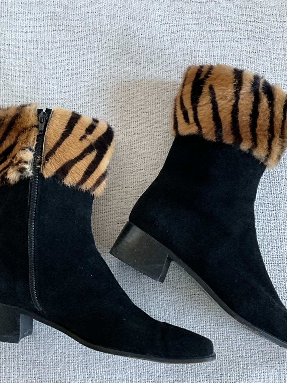 Vintage Stuart Weitzman Black Suede Tiger Print Cuff Boots 8.5 B - Picture 4 of 9